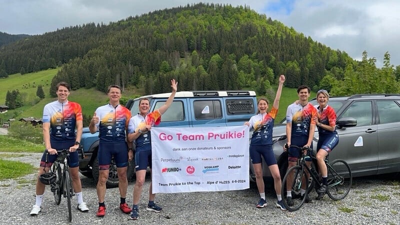 Felicitaties voor team Pruikie bij Alpe d´HuZes